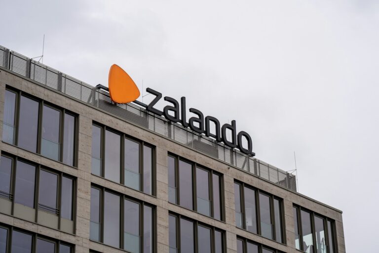 Zalando Lieferzeit: Wie schnell liefert Europas größter Online-Modehändler wirklich? Zalando Lieferzeit