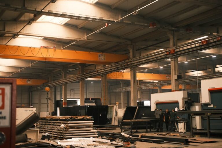 Schwere Lasten in der Intralogistik: Einsatzgebiete und Auswahlkriterien für Industriekrane