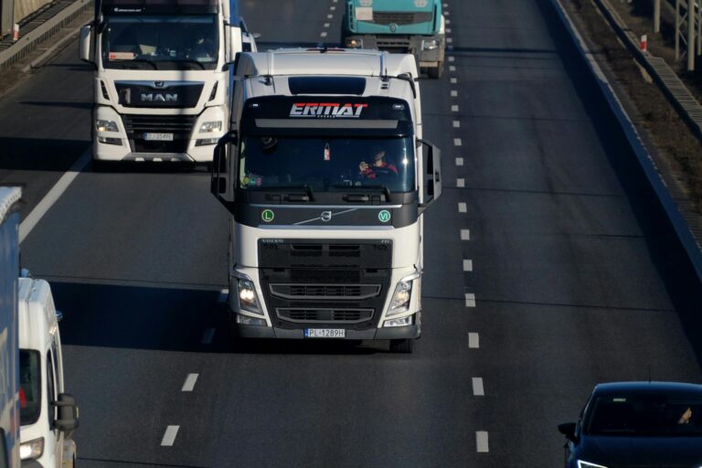 GEL Tracking – Lastzüge auf der Autobahn für Stückguttransport