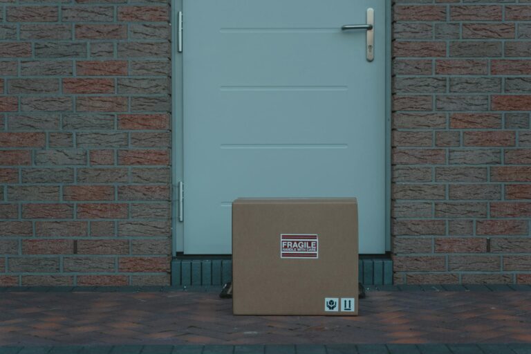 GLS Paket nicht angekommen: Sofortmaßnahmen & Reklamation GLS Paket nicht angekommen – Paket liegt vor der Haustür und wartet auf Abholung