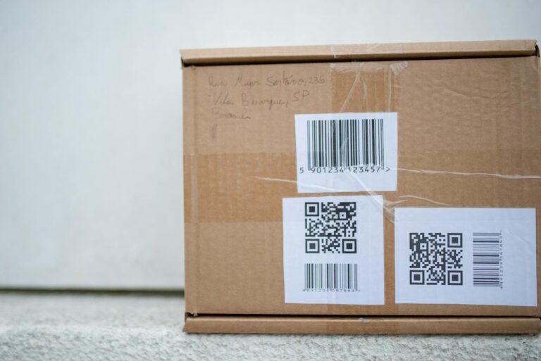 HMSHB Tracking – Paket mit Barcode und Sendungsetikett