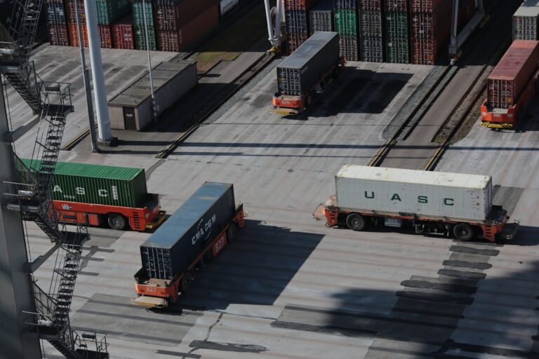 Papierloses Büro war gestern: Wie KI die Disposition revolutioniert KI in der Logistik-Disposition – Algorithmen revolutionieren die Planung
