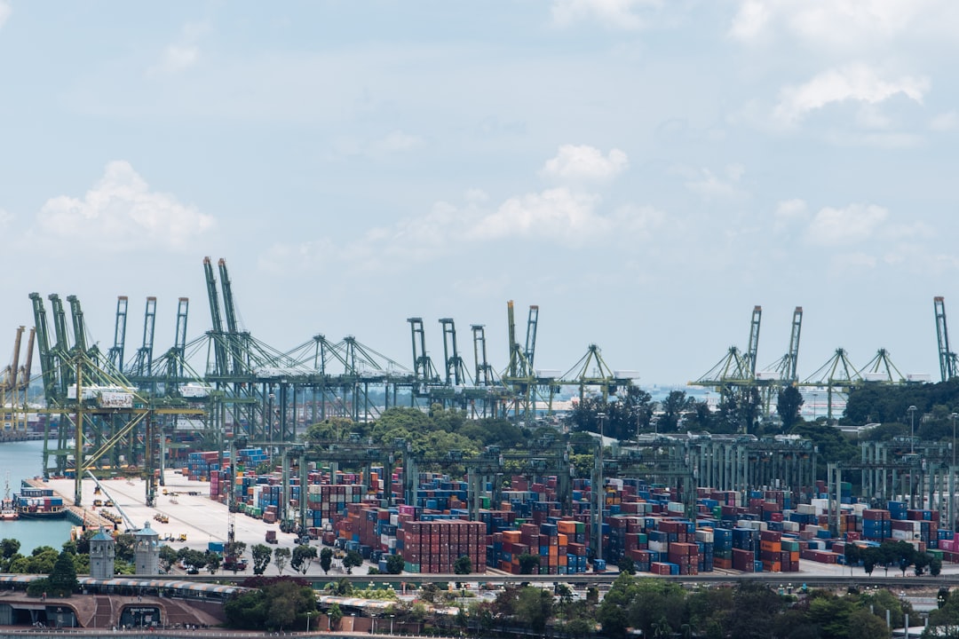 Paket nach China – Containerhafen internationale Seefracht