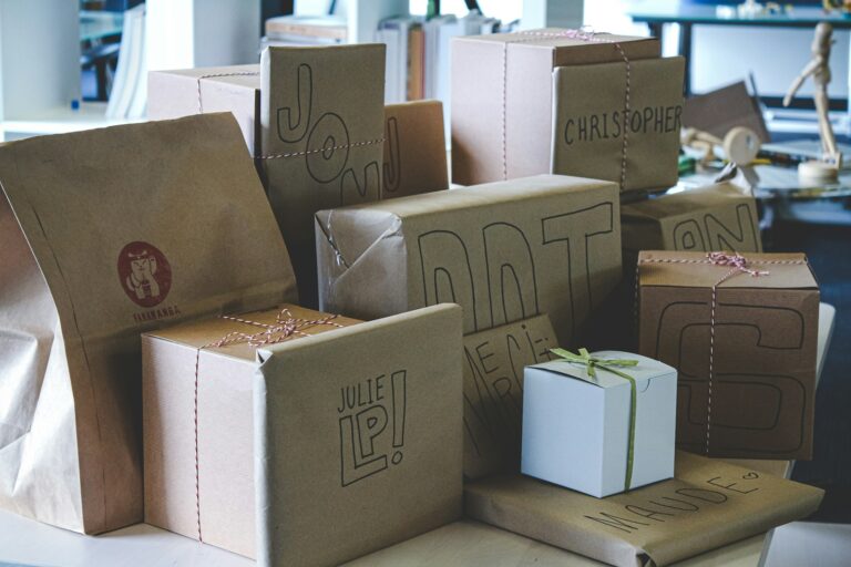 Paket nach Frankreich: Anbieter und Versandkosten Paket nach Frankreich – Kartonpakete für internationalen Versand