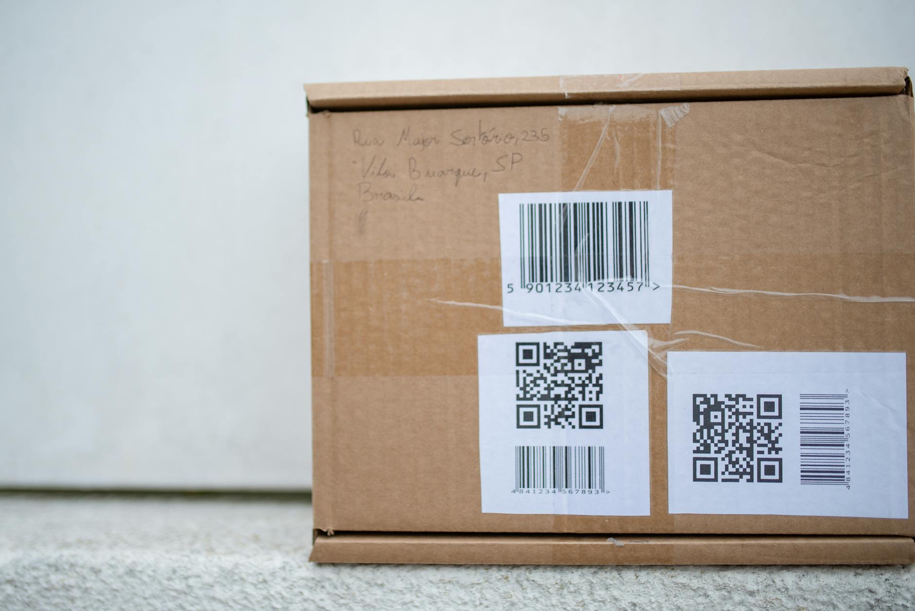 Sendung elektronisch angekündigt – Paket wartet auf Abholung durch den Zusteller