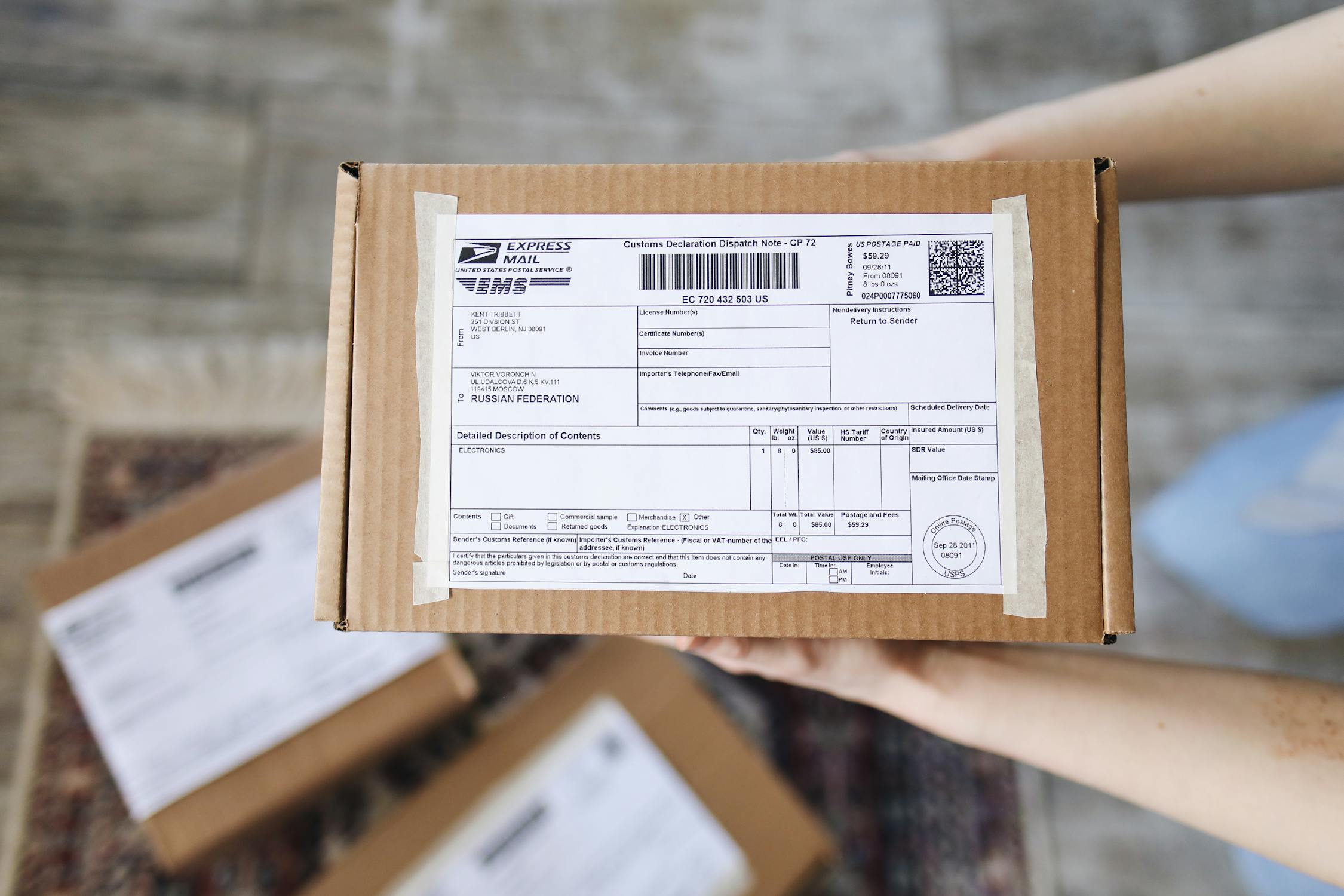 SpeedPAK Sendungsnummer – Paketaufkleber mit Barcode und Versandadresse