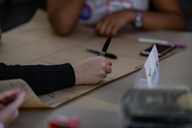 Agile Logistik: Scrum-Methodik für optimierte Lager- und Fulfillment-Prozesse 2026 Agile Teambesprechung – Scrum-Methodik in der Logistik