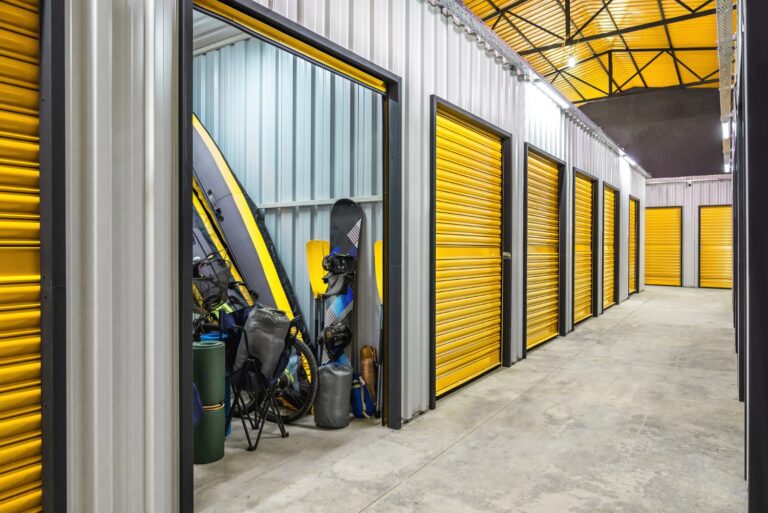 Pufferlager statt Fixkosten: Wann Selfstorage für kleine und mittlere Unternehmen die klassische Lagerhalle nachhaltig ergänzt