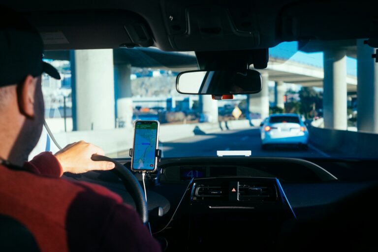 Flottenmanagement für Taxiunternehmen: Wie moderne Dispositionssoftware Leerfahrten und Kosten reduziert
