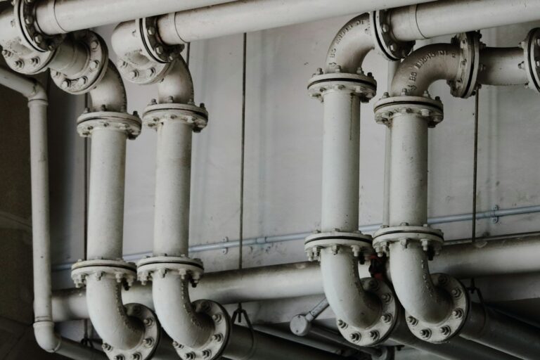 Was sind Axialkompensatoren? Ein technischer Leitfaden für Rohrleitungssysteme Axialkompensatoren in Rohrleitungen – Rohrleitungen mit Flanschverbindungen
