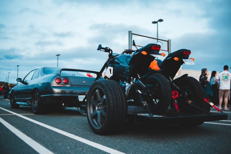 Motorräder sicher transportieren – worauf sollte man bei der Wahl eines Motorradanhängers achten?