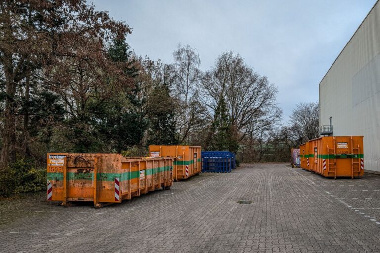 Lagerräumung im Betriebsalltag: Ablauf, Fristen und Logistikplanung Container zum Bestellen für die Lagerräumung im Betrieb